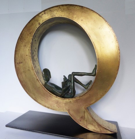  lettre en laiton ,personnage en bronze ,